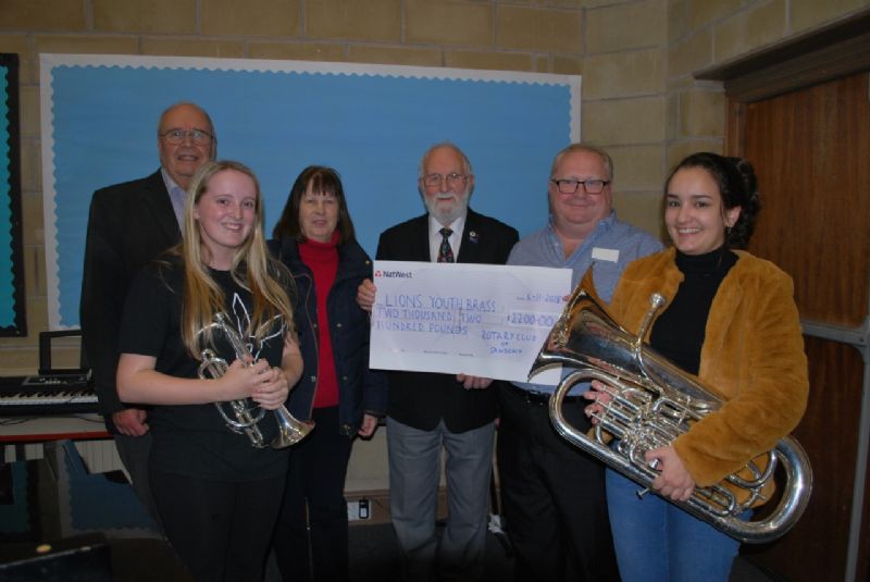 Photo l to r: Rtn Eric Cowcill, Ella Ronald, Rtn Rosemary Twidale, Rtn Keith Ludlam, Nigel Birch, Daya Gill .